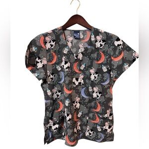🐮Zoe + Chloe Cow Print Scrub Top with Moon and Stars